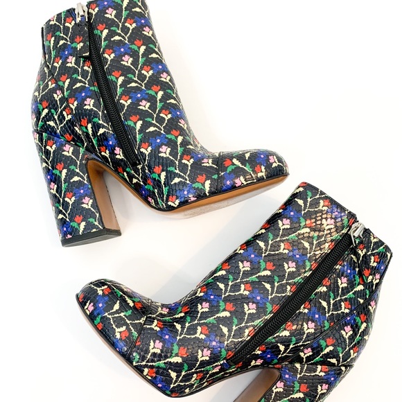 ✨Host Pick✨ Marc Jacobs Runway Cora Print Heeled Boots Size 5 - Picture 6 of 9